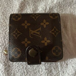 LV a small wallet